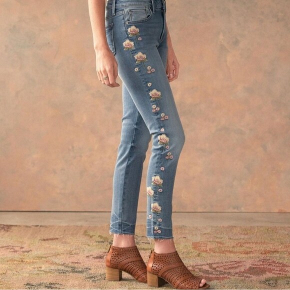 Driftwood Regular Wash Jackie Floral Embroidered High Rise Jeans Size 32 - Picture 2 of 13